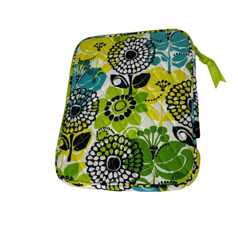 Vera Bradley quilted “Limes Up” retired pattern 2 side zip 8.5x10.5” iPad cover - Picture 3 of 7